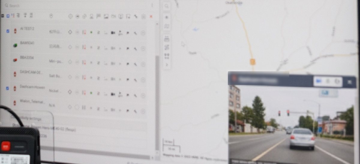 Plataforma de rastreo con mapa y video de una unidad en tiempo real